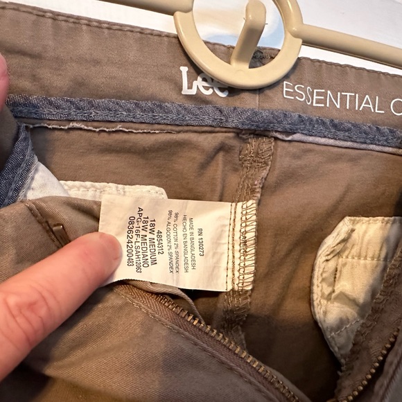 Lee Essential chinos.  Women’s 18W. Barely worn. - Picture 3 of 3